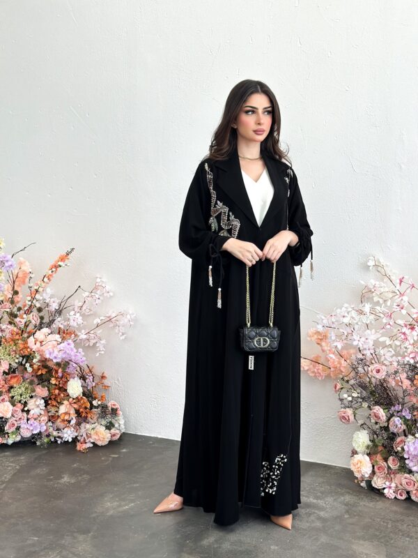 ⁦عباية اسود تطريز⁩ - الصورة ⁦4⁩
