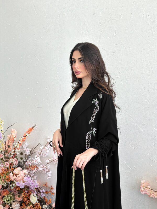 ⁦عباية اسود تطريز⁩ - الصورة ⁦3⁩